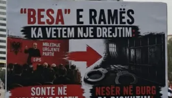 Pankartat pikante/ Qytetarët ironizojnë “Besën” e Ramës: Sonte në mbledhje partie, nesër në burg pa diskutim!