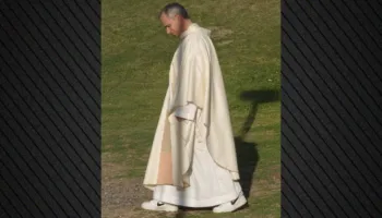 Papa Leo XIV surprizon botën e modës, “Vanity Fair” e rendit mes 70 personave më elegantë në botë