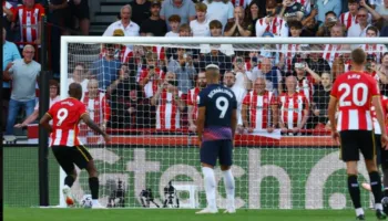 Paratë nuk mjaftojnë, Tottenham turpërohet në ndeshjen e parë të sezonit të ri në PL (video)