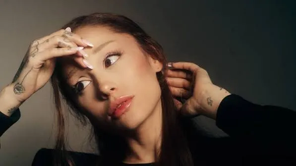 Pas kritikave për pamjen, Ariana Grande largohet nga skena publike