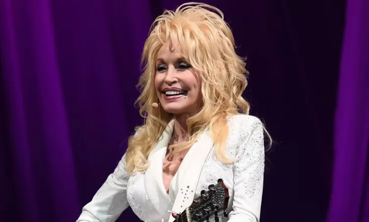 Pas vdekjes, këngët e Dolly Parton pushtojnë platformat: bëhet artistja më e transmetuar në botë
