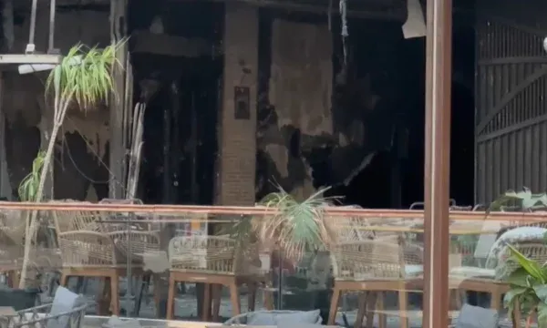 Pas zjarrit në hotel, operatorët turistikë në Vlorë hapin dyert për pushuesit: Akomodim falas dhe ndihmë për të dëmtuarit