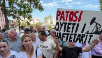 Patosi në protestë: Mos na bashkoni me Fierin, duan të shkatërrojnë qytetin e naftëtarëve