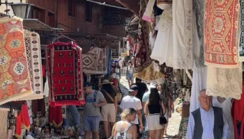 Pazari i Krujës, një mozaik tradite që vijon të tërheqë vizitorë