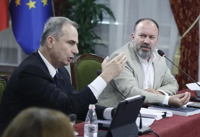 PD me sytë nga ndërkombëtarët, për ndalimin e shkrirjes së 15 Bashkive: Presim shtatorin, se tani janë me pushime
