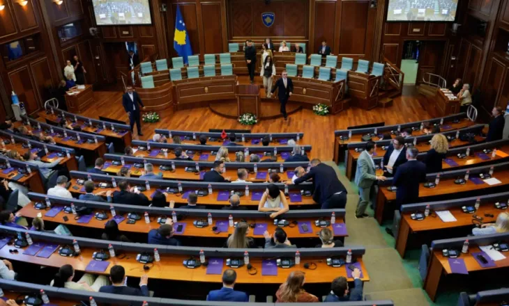 PDK bllokon sërish zyrat e qeverisë, edhe pas tërheqjes së LDK Albin Kurti kërkon marrëveshje