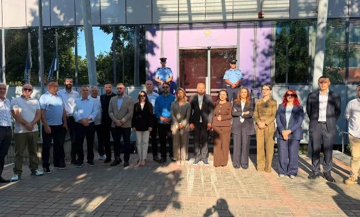 PDK i “zë derën” Kurtit, deputetët bllokojnë hyrjen në Kryeministri: Po ushtron funksionin në kundërshtim me ligjin