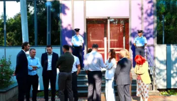 PDK-ja bllokon hyrjen e Kryeministrisë, kërkon vazhdimin e seancës konstituive