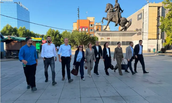 PDK sërish ‘ia zë’ derën Kurtit: Do vazhdojmë deri në rikthimin e rendit kushtetues