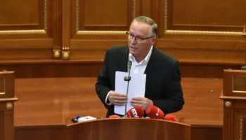 PDK shkon në Kuvend, Hamza: Kurti po mban peng shtetin e Kosovës, kërkojmë zbatimin e kushtetutës