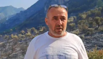 ‘Për 5 minuta zjarri rrethoi shtëpinë’, banori rrëfen tmerrin në Krujë: Nëna nuk donte të largohej, nxorëm fëmijët