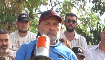 Përçahet protesta! Aflred Cako kërkon drejtimin, thirrje për bllokim rrugësh
