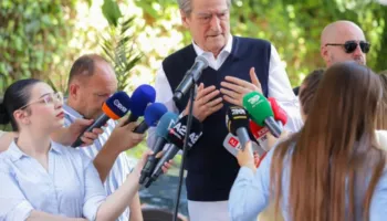 “Përdorin mëmësinë për t’i shpëtuar ligjit”, Berisha ironizon SPAK: Po ndërtojnë “mini-maternitete”, rasti i Veliajt dhe…