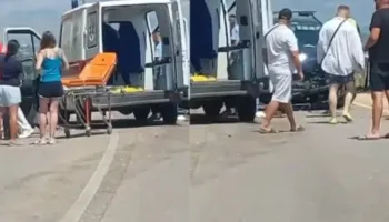 Përfshihen në aksident tre automjete në rrugën Sarandë-Ksamil, një i plagosur