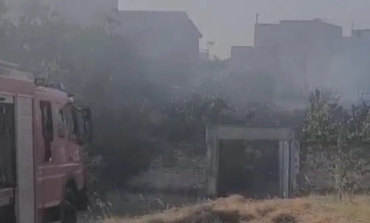Përfshihet nga flakët banesa pranë QSUT-së, zjarri rrezikon edhe restorantin! Ja për çfarë dyshohet