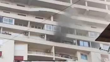 Përfshihet nga zjarri një pallat 30-katësh në Golem, zjarrfikësja ndërhyn me vështirësi