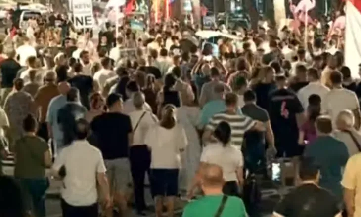 Përfundojnë fjalimet te Kryeministria, protestuesit marshojnë në rrugët e Tiranës: Ju erdhi fundi!