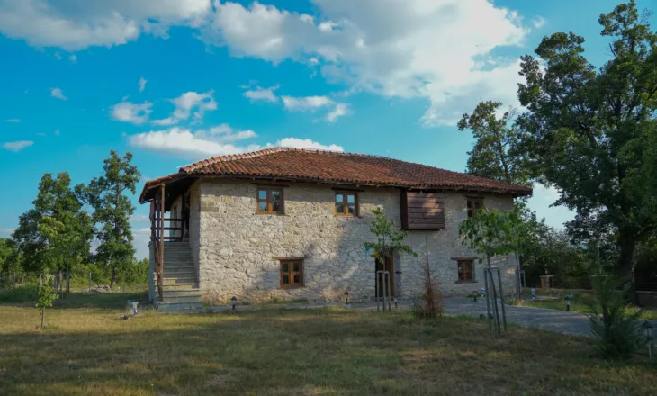 Përfundon restaurimi i tri shtëpive në Terizaj të Gjilanit 
