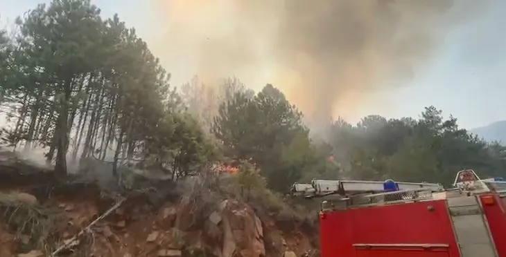 Përkeqësohet situata me zjarret në Pukë, flakët rrezikojnë banesat! Urdhërohet evakuimi i disa familjeve