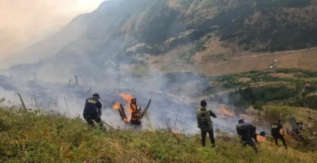 Përkeqësohet situata nga zjarri në Parkun e Lurës, flakët i afrohen banesave