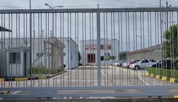 Përleshja në burgun e Fierit, transferohen dy të dënuar, nën hetim 6 policë