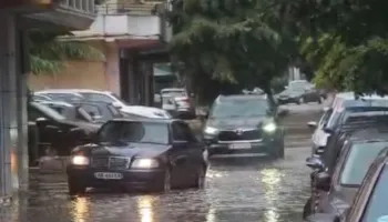 Përmbyten rrugët/ Pas temperaturave të larta, edhe Pogradeci përfshihet nga stuhia e fortë