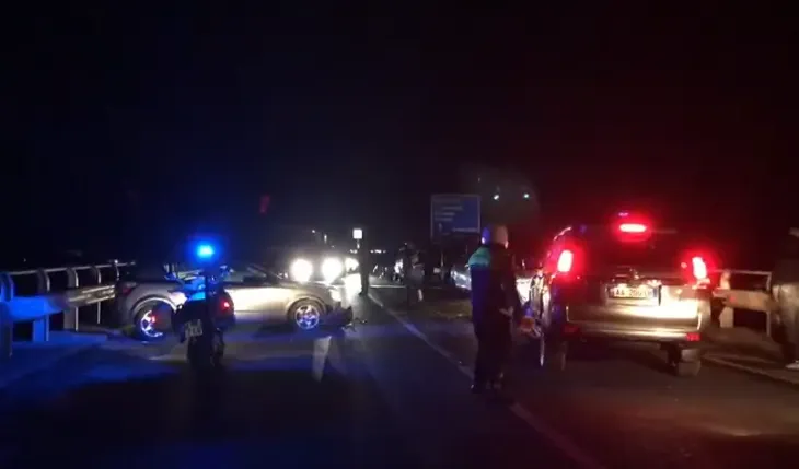 Përplasen dy automjete në aksin Korçë–Maliq, humb jetën 26-vjeçari, plagosen dy të tjerë