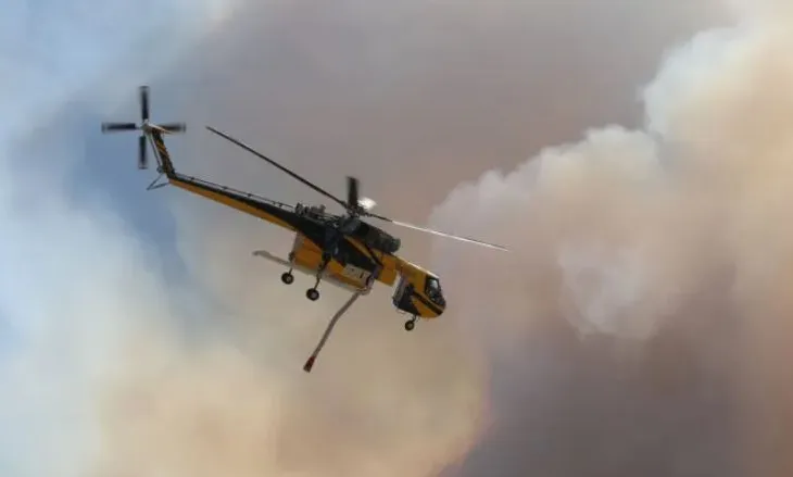 Përplasen dy helikopterë gjatë shuarjes së flakëve në Greqi, nis operacioni për gjetjen e ekuipazheve