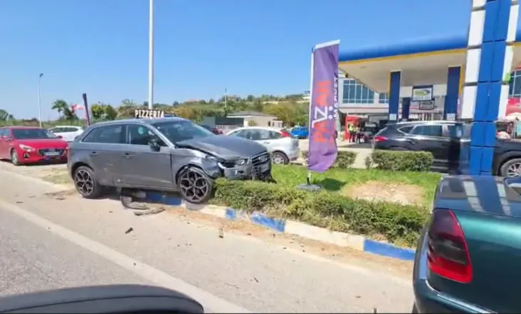 Përplasen makinat në Levan-Telelenë, dy të plagosur transportohen me urgjencë në spital