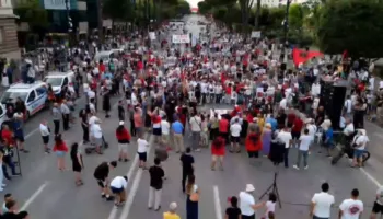 Përplasje e fortë mes konspiracionistëve të protestës, akuza për fonde të huaja, lidhje me Soros dhe “mercenarë oligarkësh”!