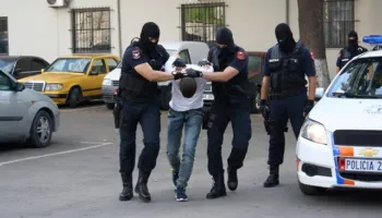 Përplasje me armë zjarri në Tiranë/ Policia: Arrestohen 4 persona, 2 në kërkim