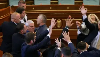 Përplasjet në Kuvendin e Kosovës thellojnë ngërçin politik