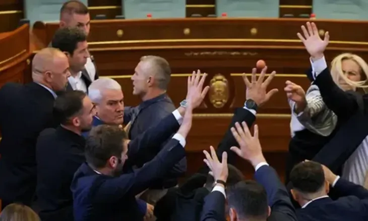 Përplasjet në Kuvendin e Kosovës thellojnë ngërçin politik