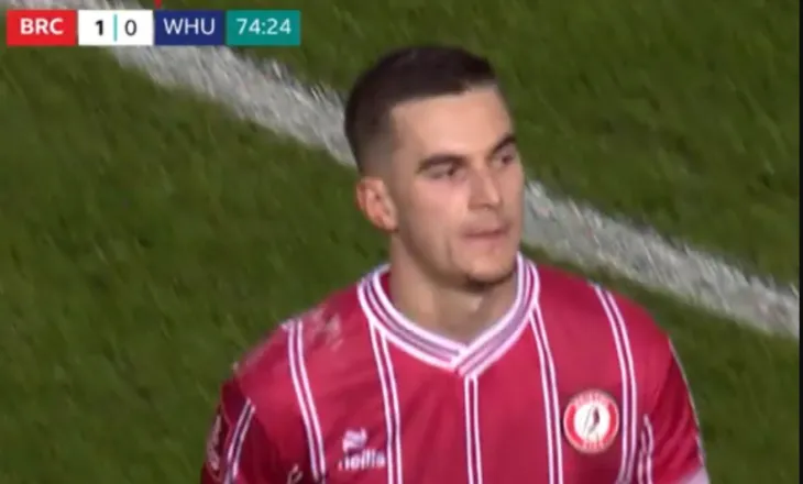 Përse ndodh gjithmonë kështu me lojtarët shqiptarë? Anis Mehmetin e fshijnë nga lista në Premier League