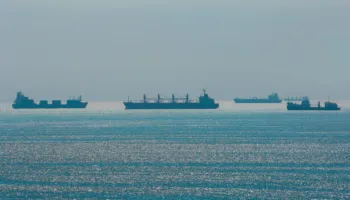 Përshkallëzohet kriza në Hormuz, SHBA devijon 55 anije tregtare