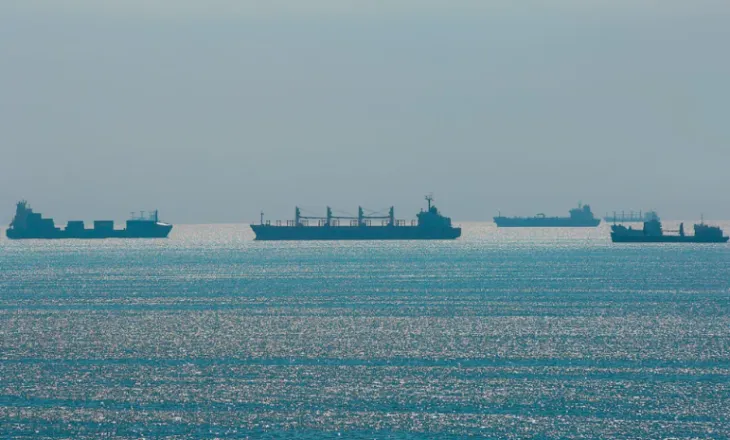 Përshkallëzohet kriza në Hormuz, SHBA devijon 55 anije tregtare