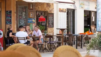 Pesë rregulla të pashkruara që duhet të dini para se të vizitoni Spanjën