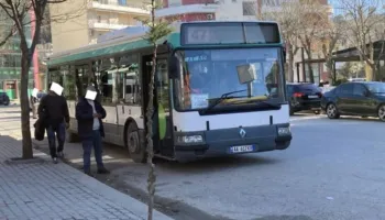 Pesë vite pa autobus, mijëra banorë në Vlorë kërkojnë transport urban