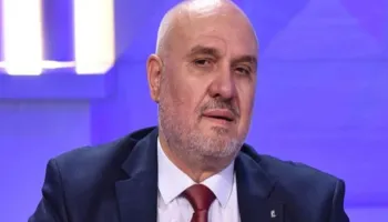 PETRAJ PËRPLAS HAGËN ME KURTIN: E DO THAÇIN DHE KOMANDANTËT E UÇK NË BURG