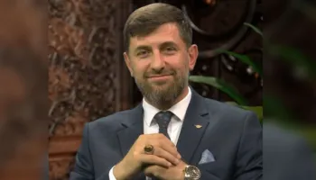 PIKËPYETJE MBI LARGIMIN E MYFTIUT TË VLORËS/ HOXHLLAKU U TRANSFERUA PAS DEBATIT PËR HISTORINË E HEBRENJVE