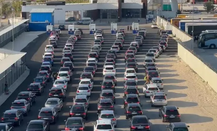 ‘Piku’ i sezonit turistik, fluks i lartë pasagjerësh në Portin e Vlorës gjatë fundjavës
