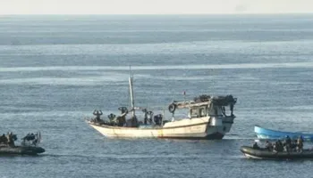 Piratët rrëmbejnë një cisternë të lidhur me Iranin –