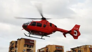 Plagoset drejtuesi i motorit, transportohet me helikopter drejt Spitalit të Traumës