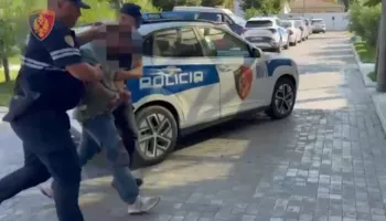 Plagosi me thikë administratorin e pallatit ku banonte, arrestohet 35-vjeçari në Tiranë (Emri)