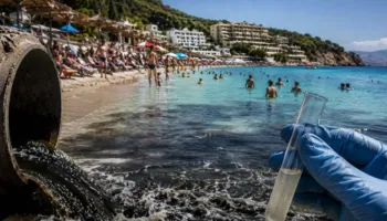 Plazhe pa paralajmërim, analiza që publiku nuk i sheh – Kush garanton ujin ku lahen pushuesit?