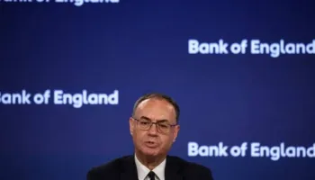 “Po bëhet autonome”- Guvernatori i Bankës së Anglisë paralajmëron: Inteligjenca artificiale mund të trondisë ekonominë globale