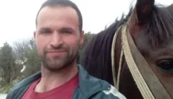 Po kthehej prej pune kur u përplas për vdekje nga makina/ Si u la 4 orë pa ndihmë babai i tre fëmijëve