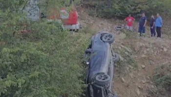 Po ktheheshin nga Lura, makina bie në greminë! Vdes 20 vjeçari pasagjer, shoferi dhe një 15 vjeçar rëndë tek Trauma (EMRI)
