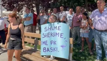 “Po na asimiloni”/ Belshi në protestë kundër hartës së re territoriale