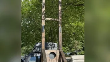 Po transportonte një gijotinë, arrestohet 35-vjeçari